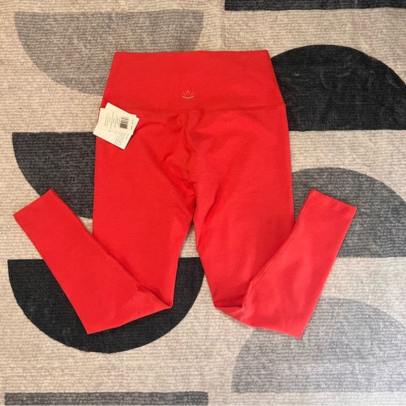 NWT Beyond Yoga Caught in the Midi Leggings - Ash Red - Picture 2 of 7